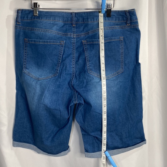 *NWT* Denim Ripped Jean shorts sz 3X - Picture 7 of 13
